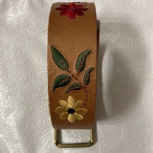 Women’s Plus Floral Embroidery Belt M